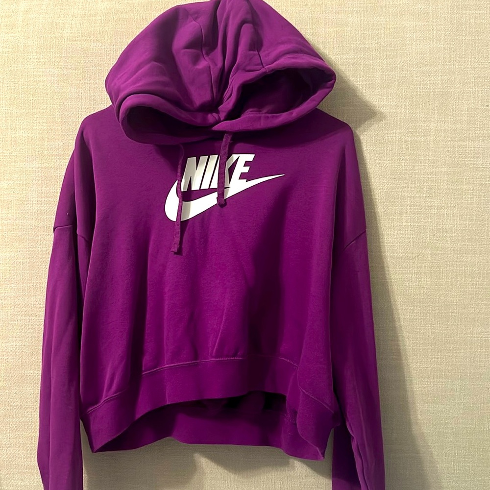 Cropped Nike hoodie